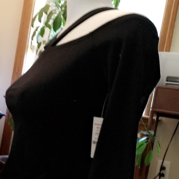 Black Tee’s with Strap - Picture 4 of 5